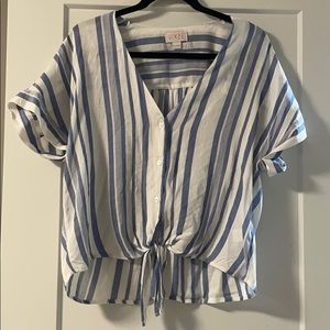 ⭐️White and blue striped tie front shirt
